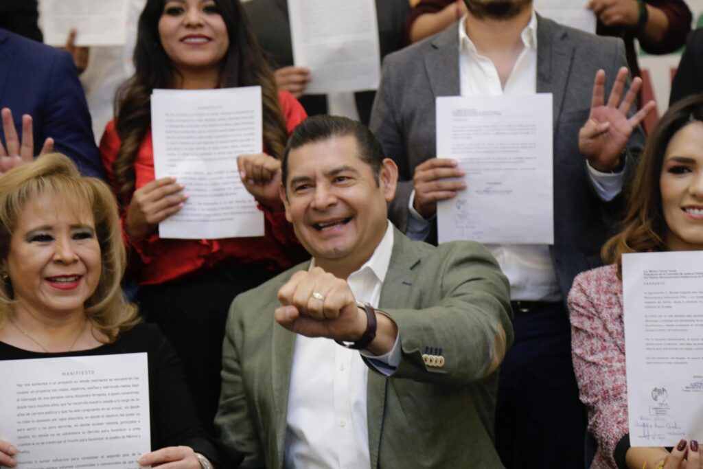 Renovación política en Puebla: Líderes de PRI y PAN se unen a Alejandro Armenta