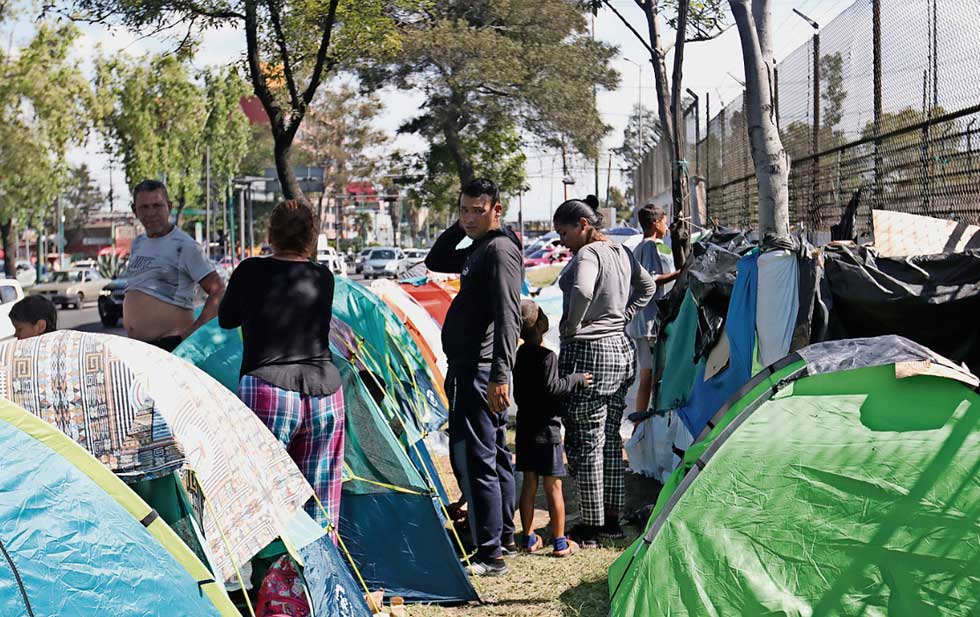 Autoridades presentan diagnóstico de migrantes en la CDMX; vecinos piden reubicación