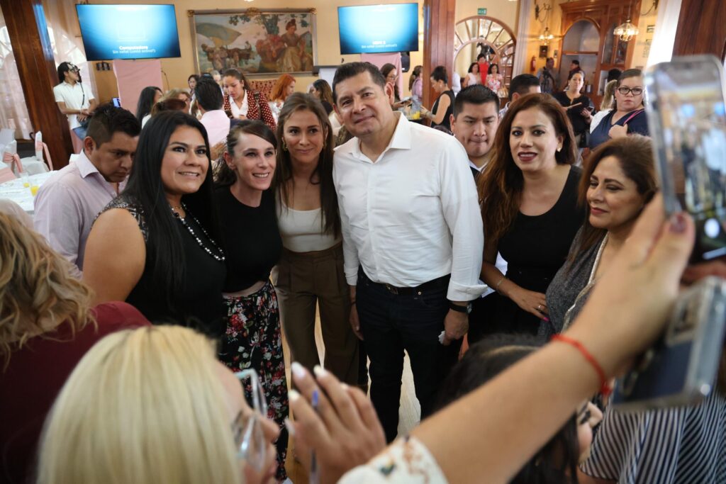 Alejandro Armenta promete un gobierno paritario en Puebla: Más del 50% serán mujeres