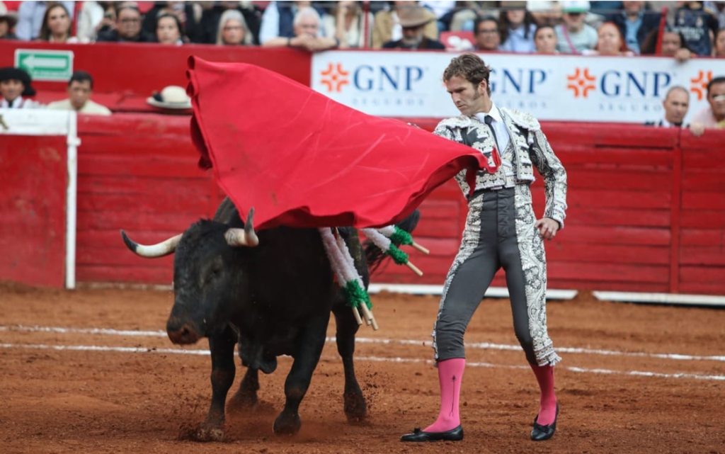 Tribunal revoca prohibición de corridas de toros en Plaza México