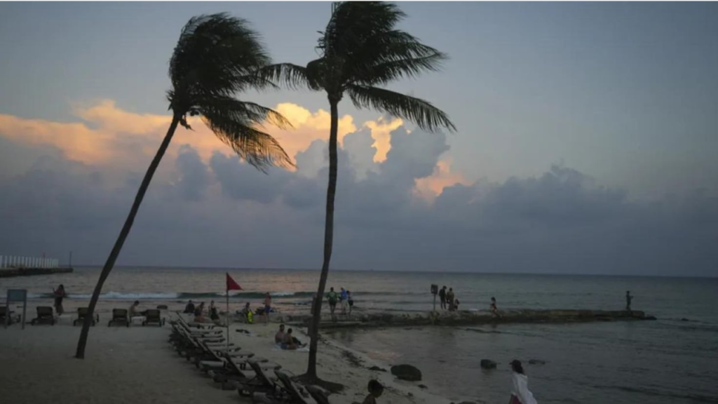 Huracán ‘Beryl’ desata alerta roja en Yucatán: últimas noticias