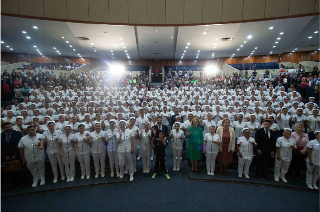Martí Batres celebra la primera generación de enfermería familiar y comunitaria de UNISA