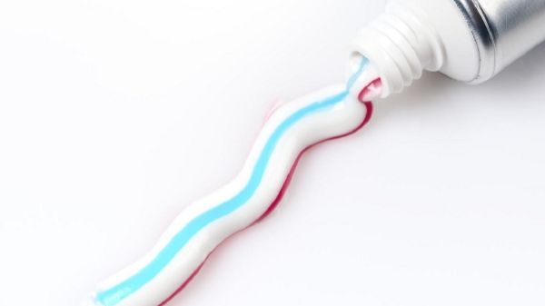 ¡Descubre los sorprendentes usos de la pasta de dientes para limpiar tu hogar!